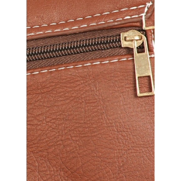 NWT - CARMEL LEATHER GOLD LOCK CROSSBODY BAG - Picture 3 of 4